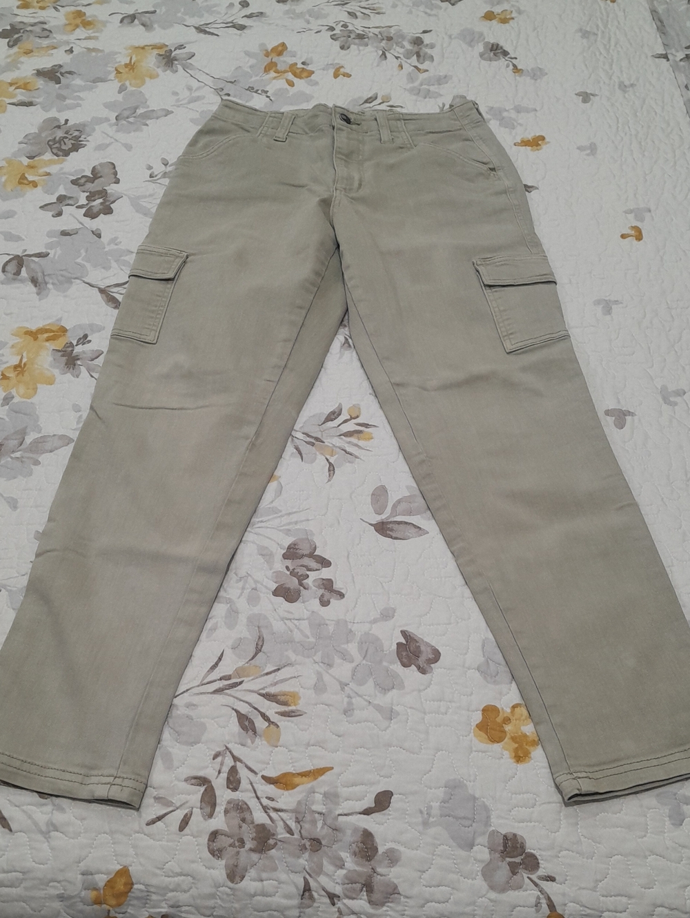 Universal Thread Women's Cargo Pants in Light Green